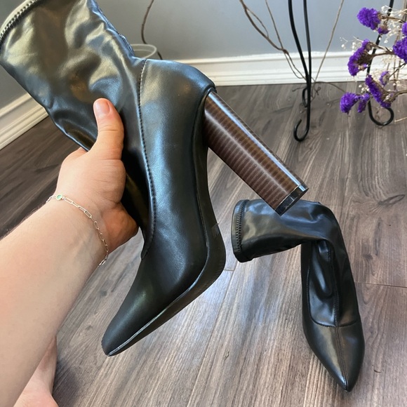 Black Heeled Boots with Chunky Brown Heel and Streamlined Design - Picture 3 of 6